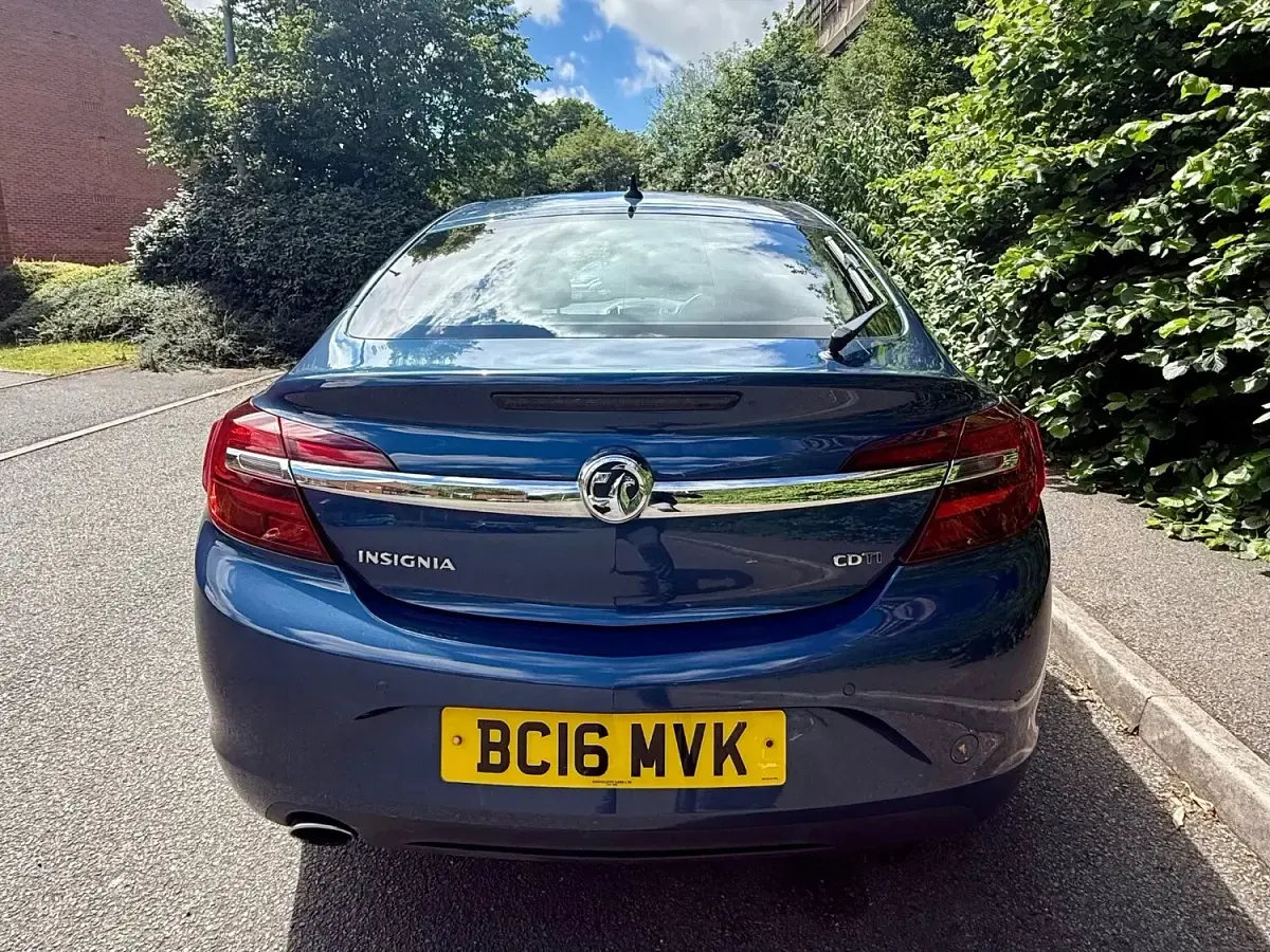 Used Vauxhall Insignia 170 HP (125 kW) 2016 Blue Hatchback