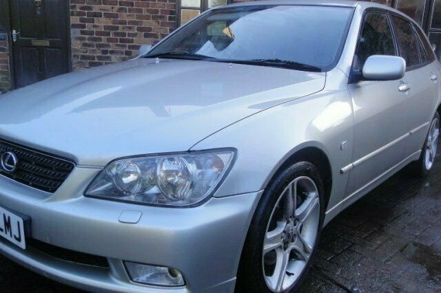 Used Lexus IS300 211 HP (155 kW) 2002 Sedan