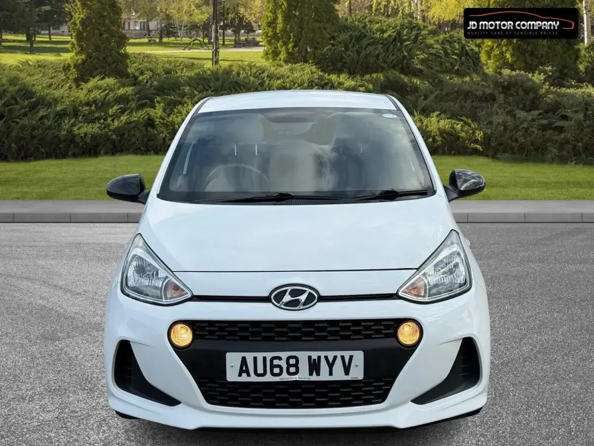 Used Hyundai i10 GO! 67 HP (49 kW) 2018 White Hatchback
