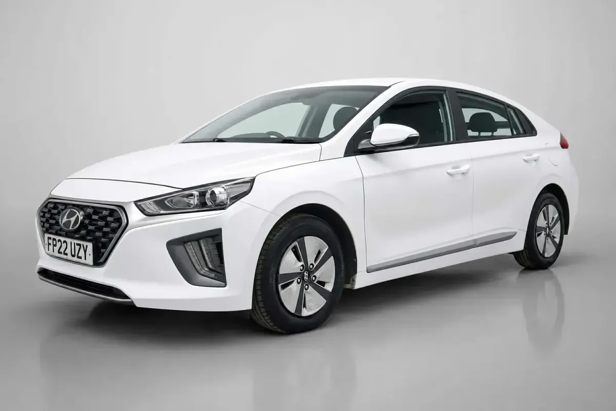 Used Hyundai Ioniq SE 141 HP (103 kW) 2022 White Hatchback