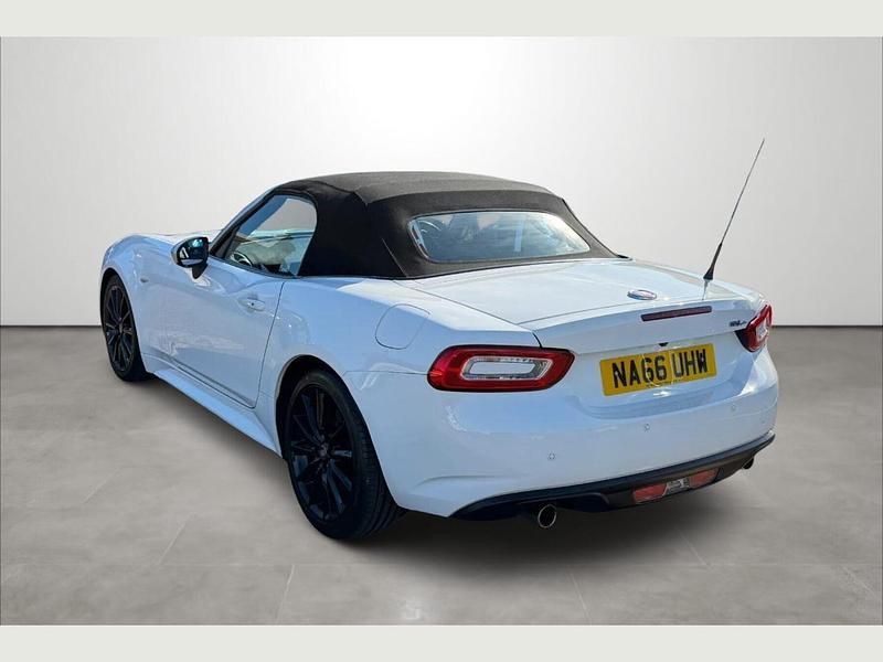 Used Fiat 124 Spider Lusso Plus 138 HP (101 kW) 2016 White Cabriolet