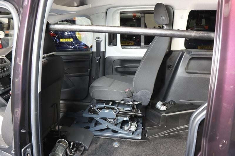 Used VW Caddy Life 102 HP (75 kW) 2020 Mauve MPV