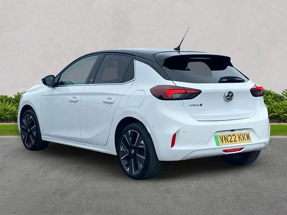 Used Vauxhall Corsa-e Elite 100 kW (136 HP) 2022 White Hatchback