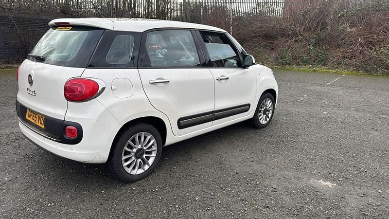 Used Fiat 500L Lounge 85 HP (62 kW) 2015 White MPV