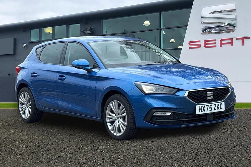 Sapphire blue Used 2025 Seat Leon SE Dynamic | £18,995 (A bit pricey) - Image 1/4