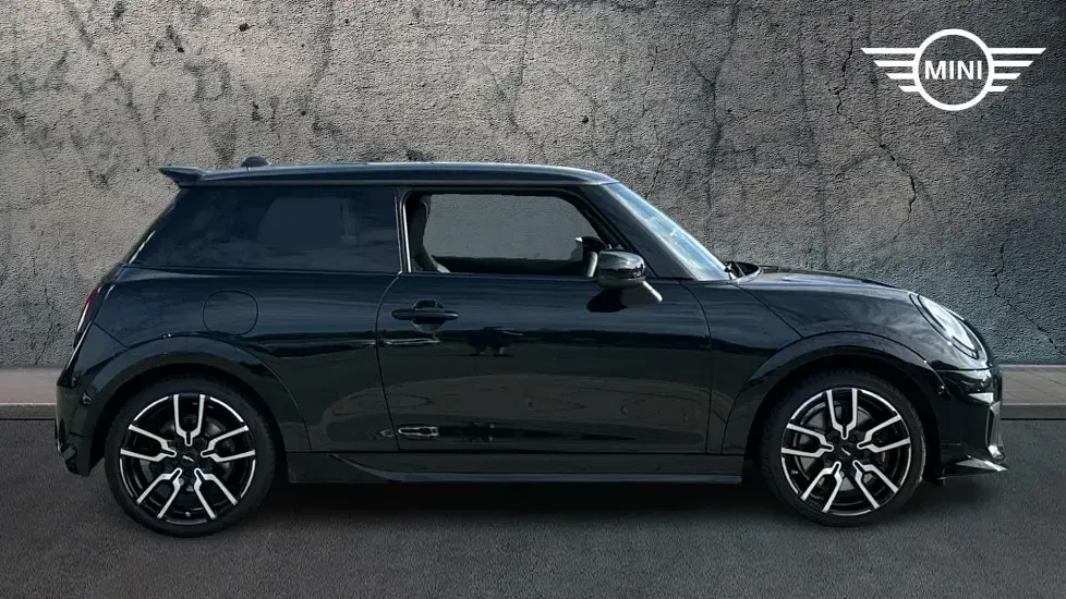 Used Mini Cooper S Hatch 201 HP (147 kW) 2024 Black Hatchback