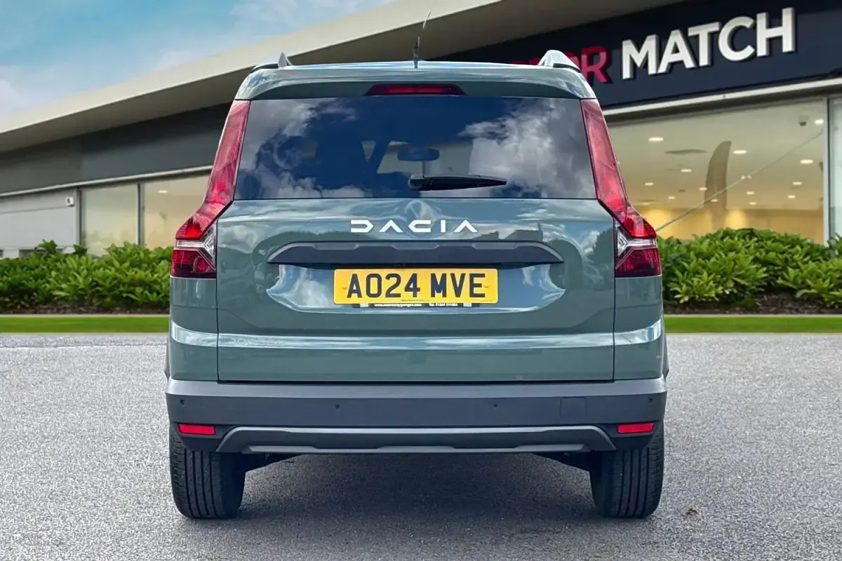 Usado Dacia Jogger Expression 110 HP (80 kW) 2024 Verde Monovolume