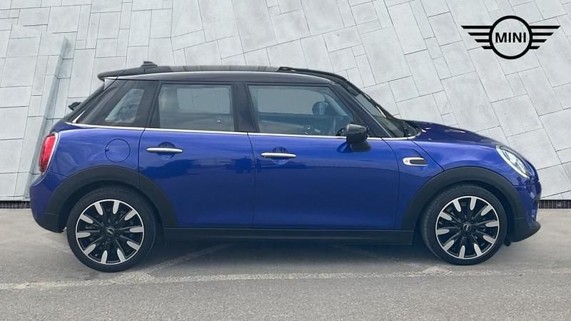 Usado Mini Cooper Exclusive 134 HP (98 kW) 2020 Azul Citadino