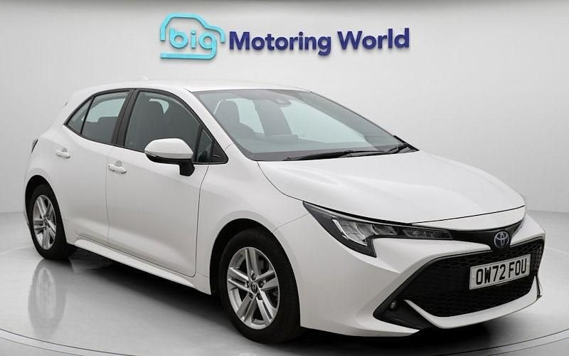Used Toyota Corolla 140 HP (102 kW) 2022 White Hatchback