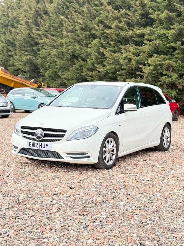 Begagnad Mercedes B180 2012 Vit Minibuss