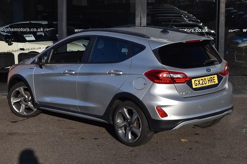 Usado Ford Fiesta Active 95 HP (69 kW) 2020 Prateado Citadino