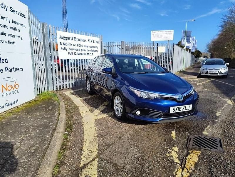 Used Toyota Auris Hybrid 2016 Blue Hatchback
