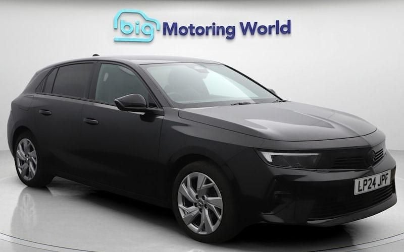 Used 2025 Vauxhall Astra Hatchback | £18,559 (Super price) - Image 1/4