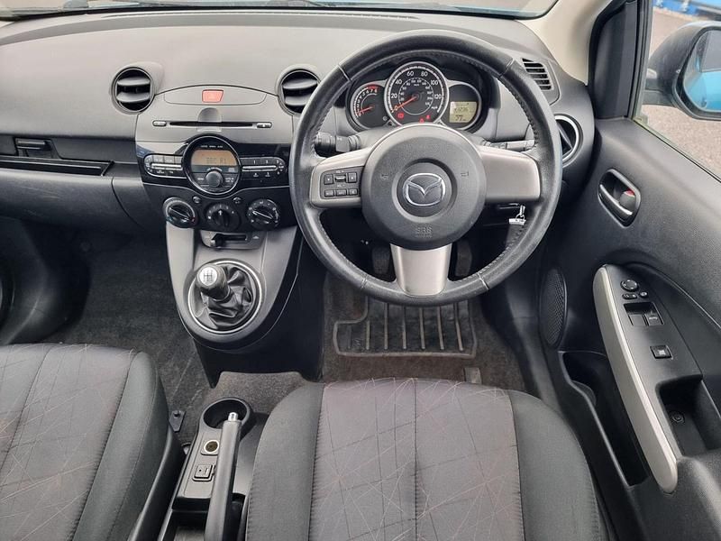 Begagnad Mazda 2 2012 Blå Halvkombi