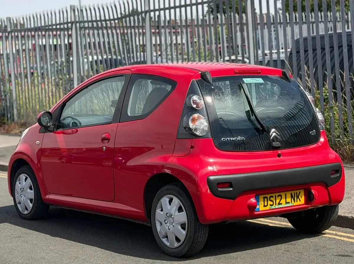 Used Citroën C1 VTR Sport 68 HP (50 kW) 2012 Red Hatchback