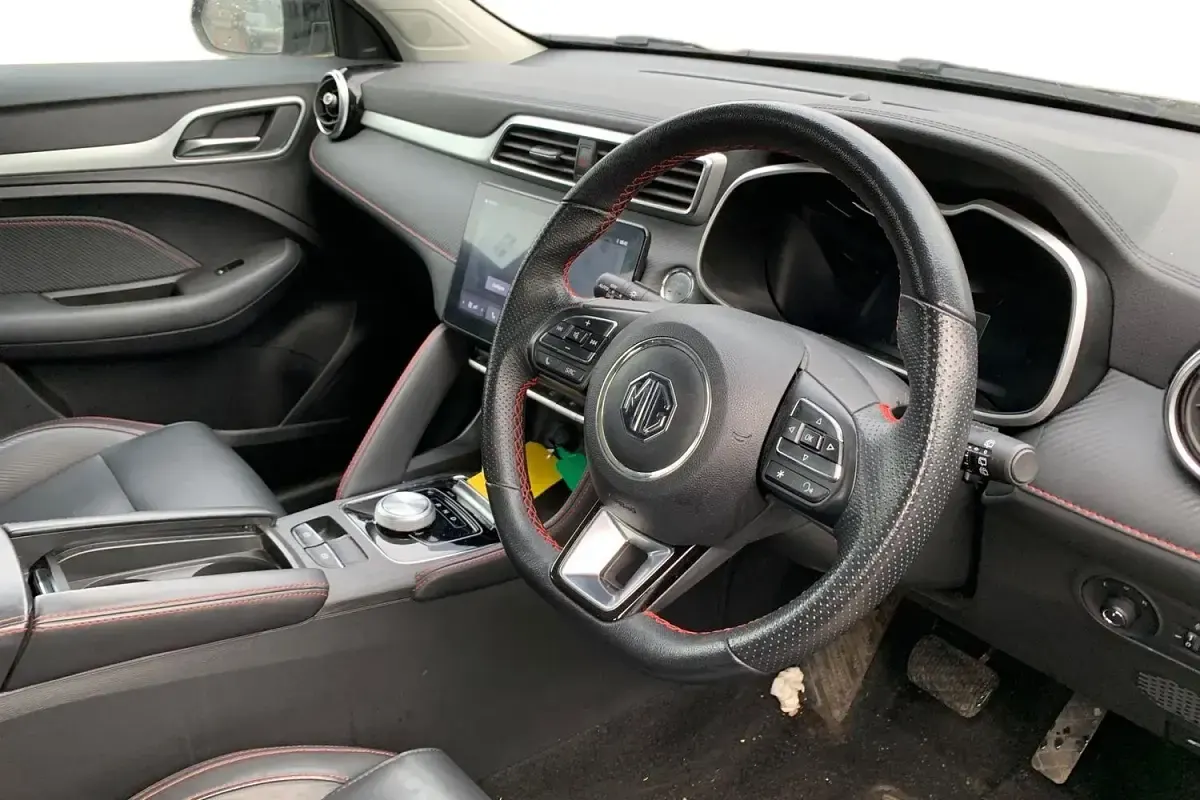 Käytetty MG ZS Trophy 114 kW (156 HP) 2021 Musta Katumaasturi