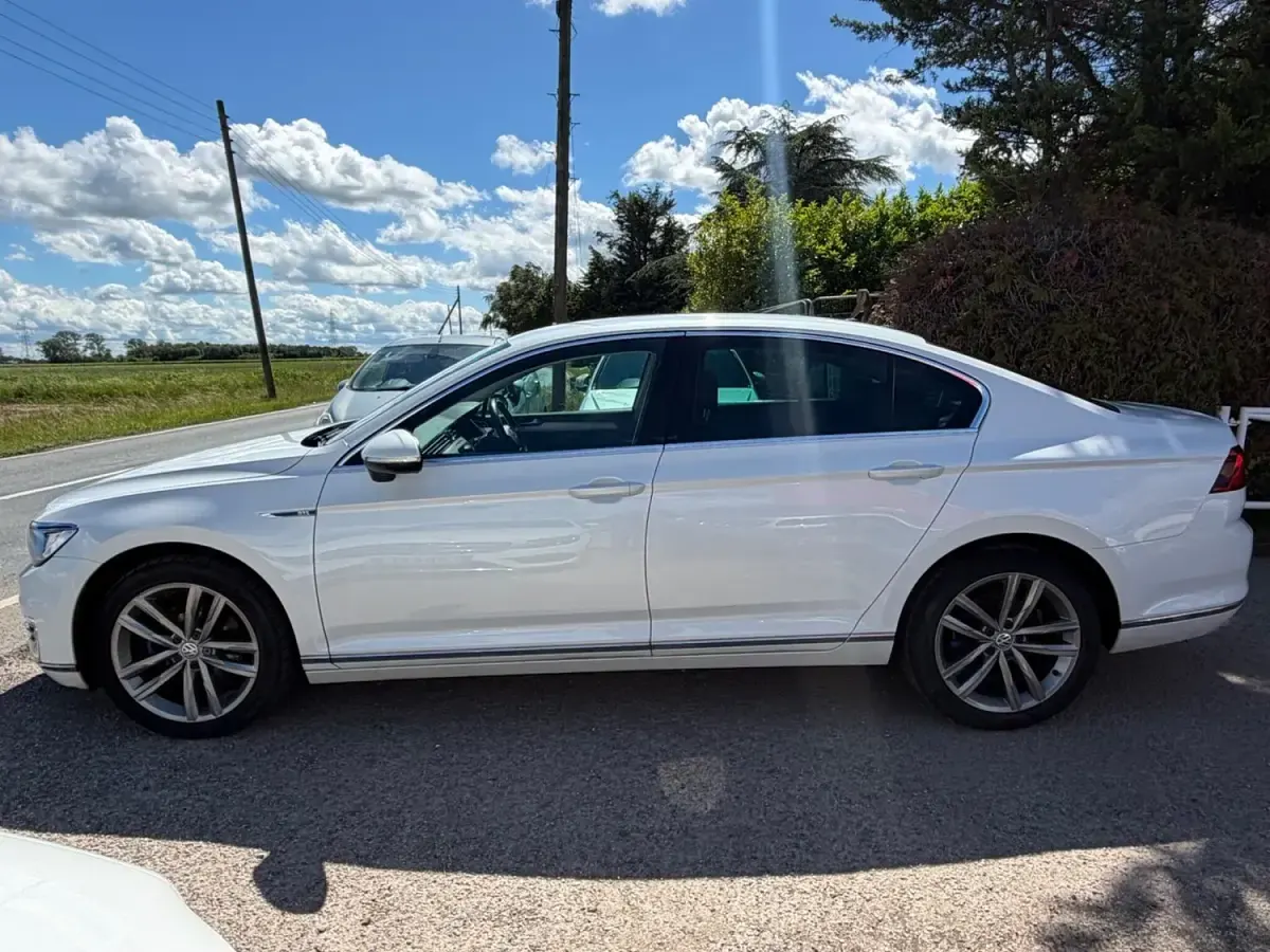 Used VW Passat GTE 2017 White Sedan