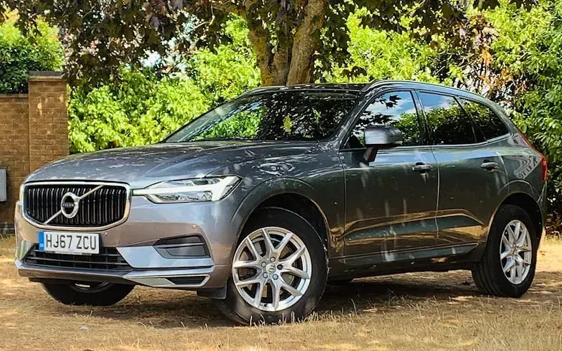 Used Volvo XC60 Momentum 190 HP (139 kW) 2019 SUV