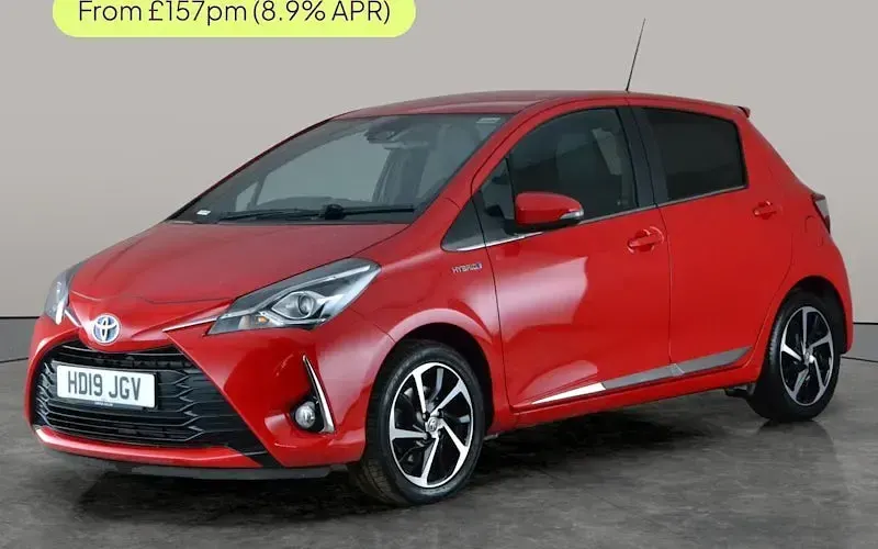 Käytetty Toyota Yaris Hybrid 101 HP (74 kW) 2019 Viistoperä