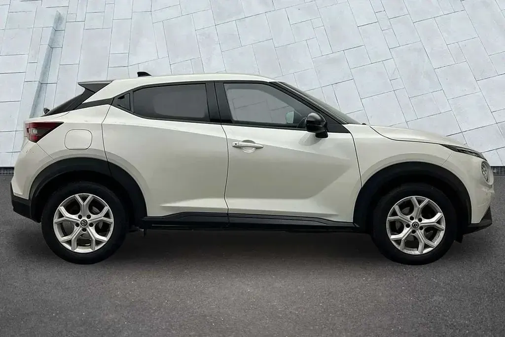 Used Nissan Juke N-Connecta 134 HP (98 kW) 2021 Silver SUV