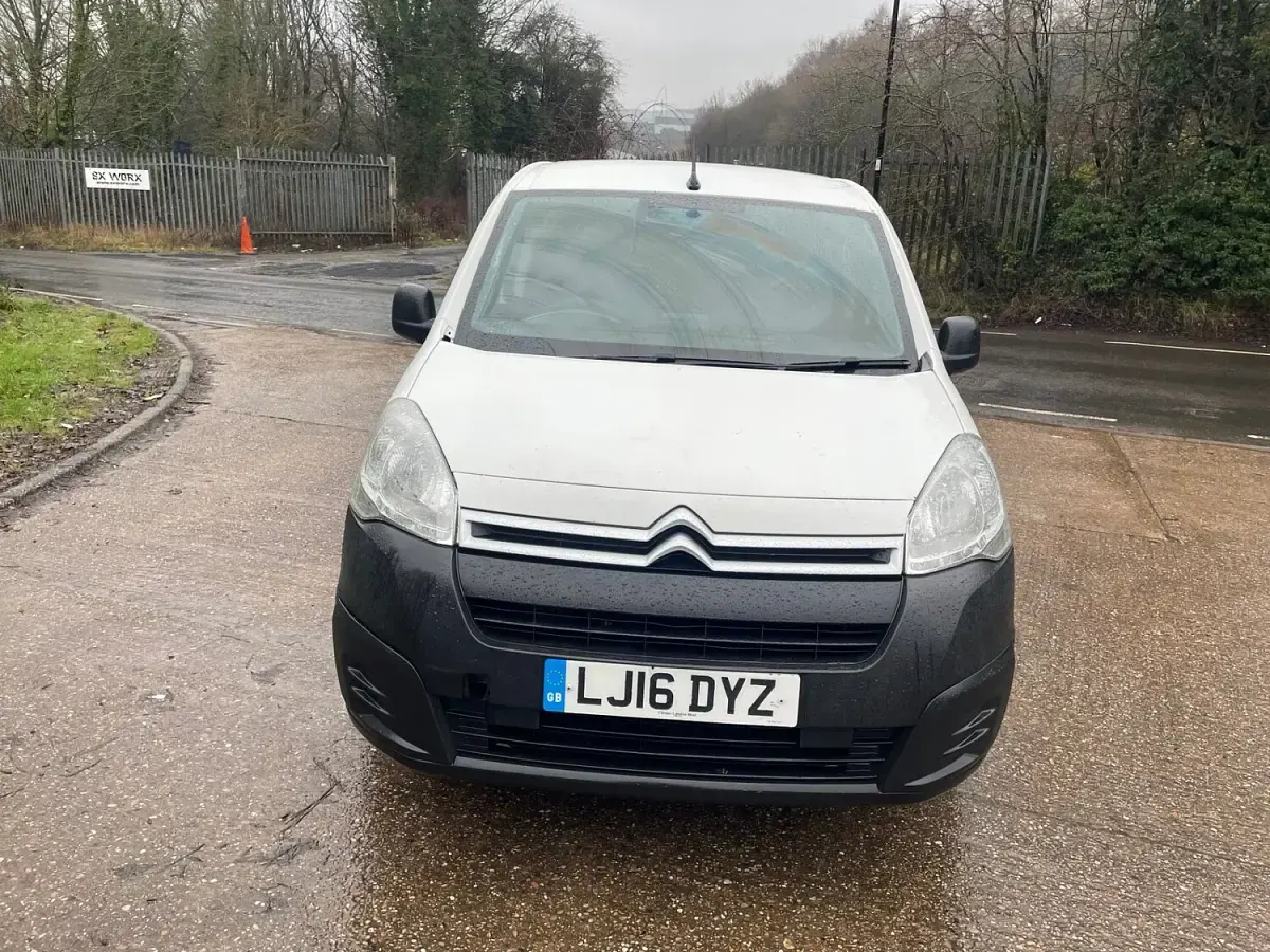 Used Citroën Berlingo 75 HP (55 kW) 2016 White MPV