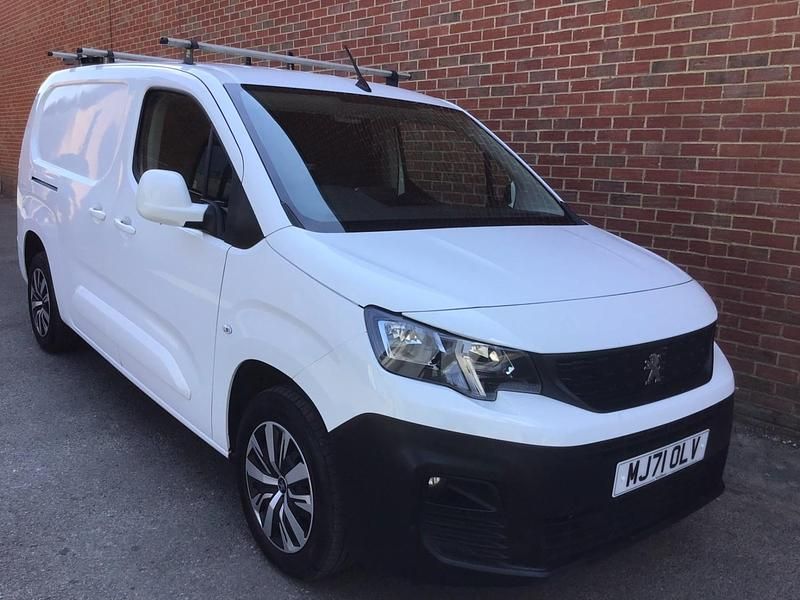 White Used 2021 Peugeot Partner Premium MPV | £9,995 (A bit pricey) - Image 1/4