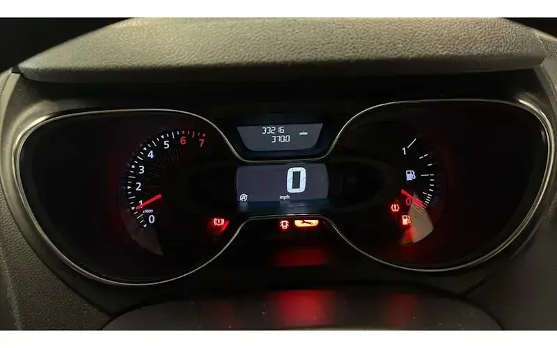 Used Renault Captur Play 90 HP (66 kW) 2019 Silver SUV