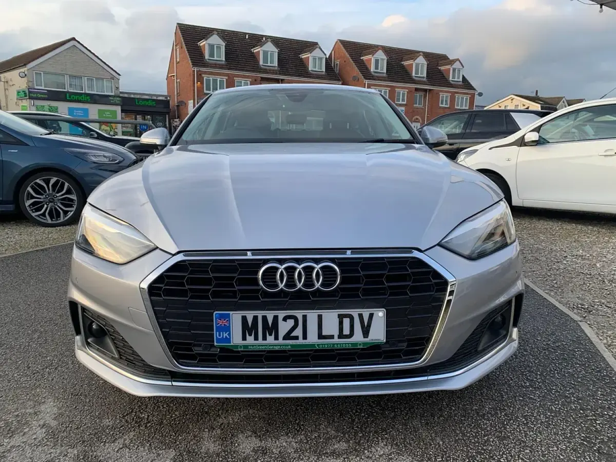 Usado Audi A5 Sportback Sport 190 HP (139 kW) 2021 Prateado Citadino