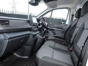 New Renault Trafic 2025 Solid  glacier white MPV