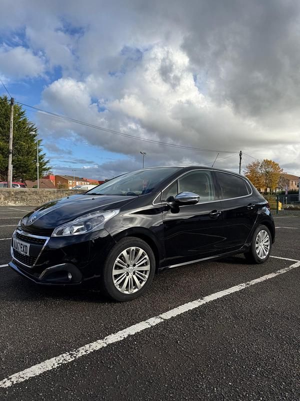 Black Used 2017 Peugeot 208 Allure Hatchback | £3,495 (Super price) - Image 1/4
