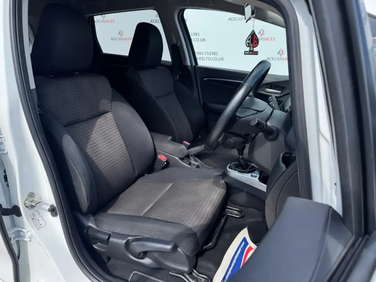 Second-hand Honda Jazz EX 102 CP (75 kW) 2018 Alb Hatchback