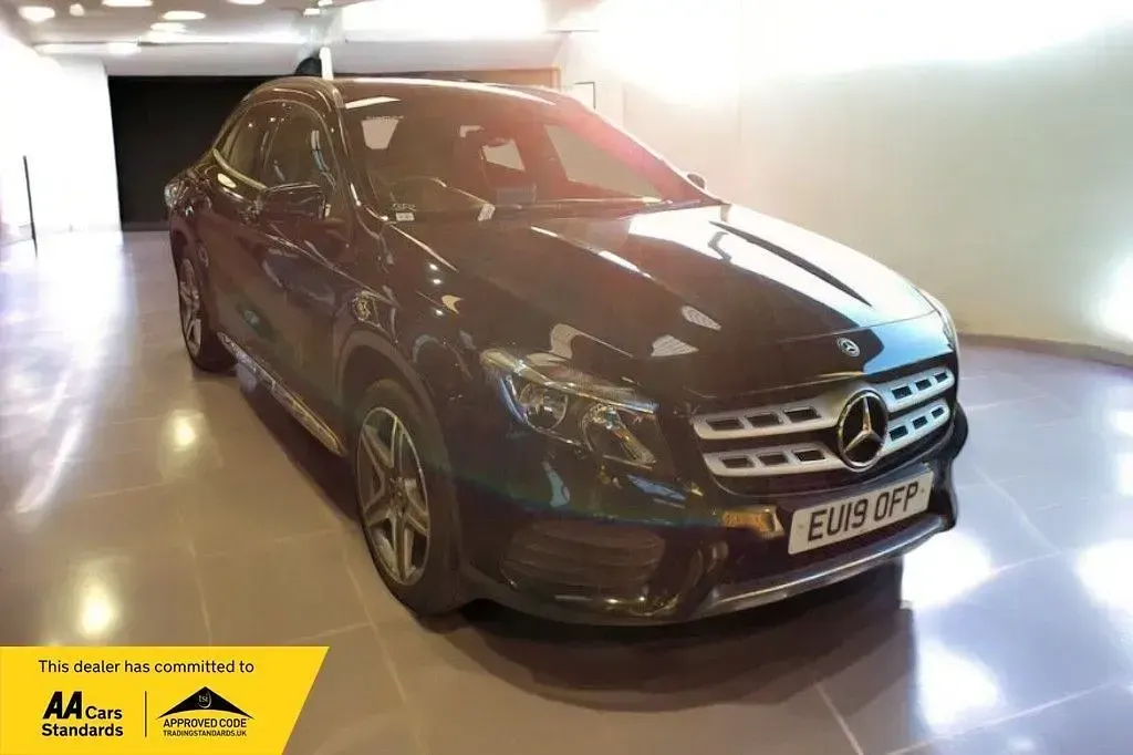 Usado Mercedes GLA200 AMG line 136 HP (100 kW) 2019 SUV