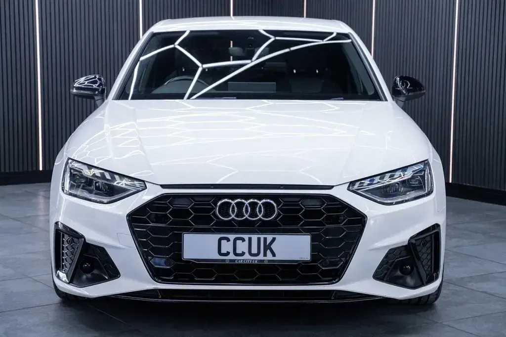 Używany Audi A4 Black Edition 190 KM (139 kW) 2020 Biały Sedan/Limuzyna