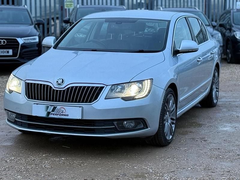 Used Skoda Superb Elegance 140 HP (102 kW) 2014 Silver Hatchback