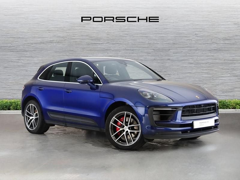 Gentian blue metallic Used 2024 Porsche Macan SUV | £62,750 (Good price) - Image 1/4