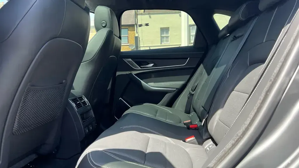 Used Jaguar F-Pace R-Dynamic 204 HP (150 kW) 2025 Red SUV