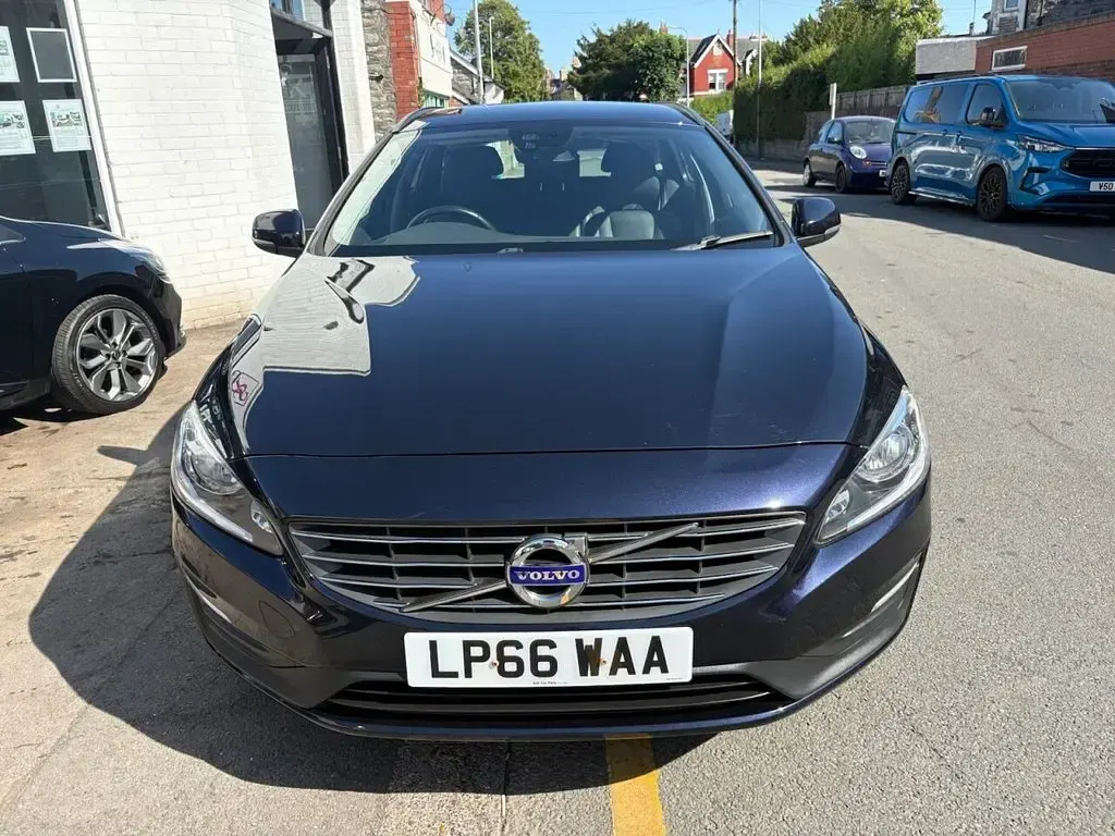 Used Volvo V60 SE 2017 Blue Estate