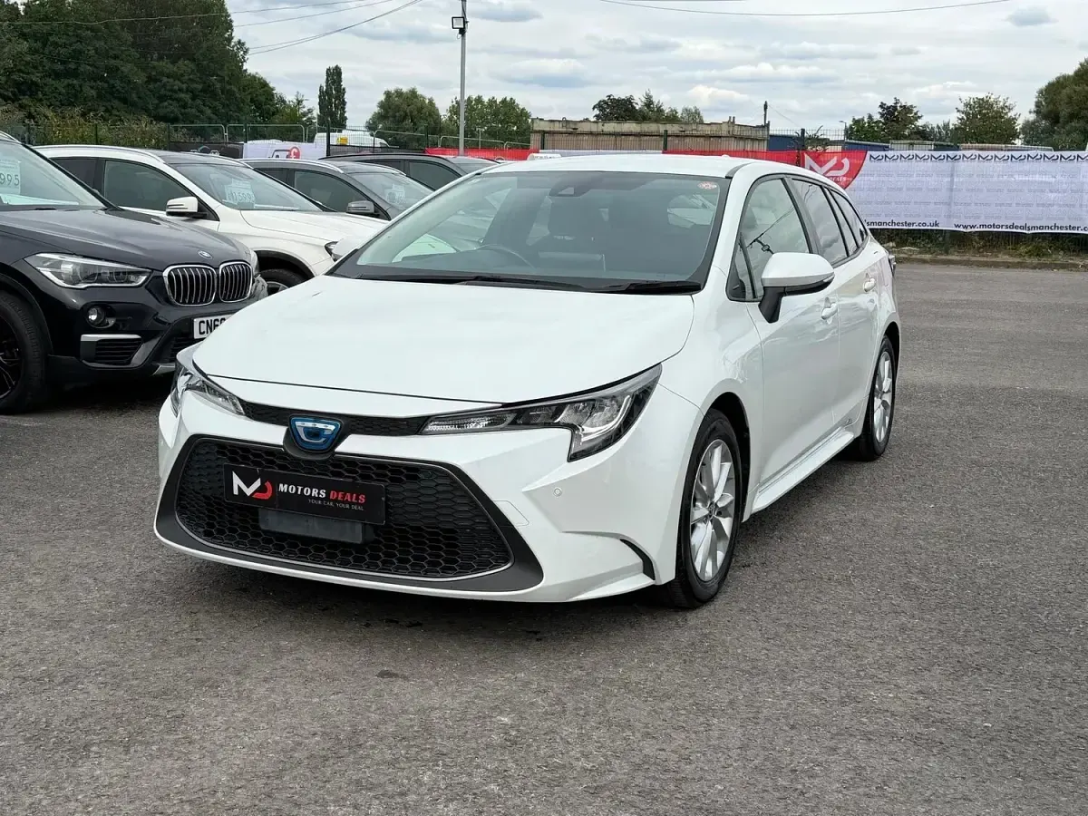 Used Toyota Corolla 140 HP (102 kW) 2022 White Estate