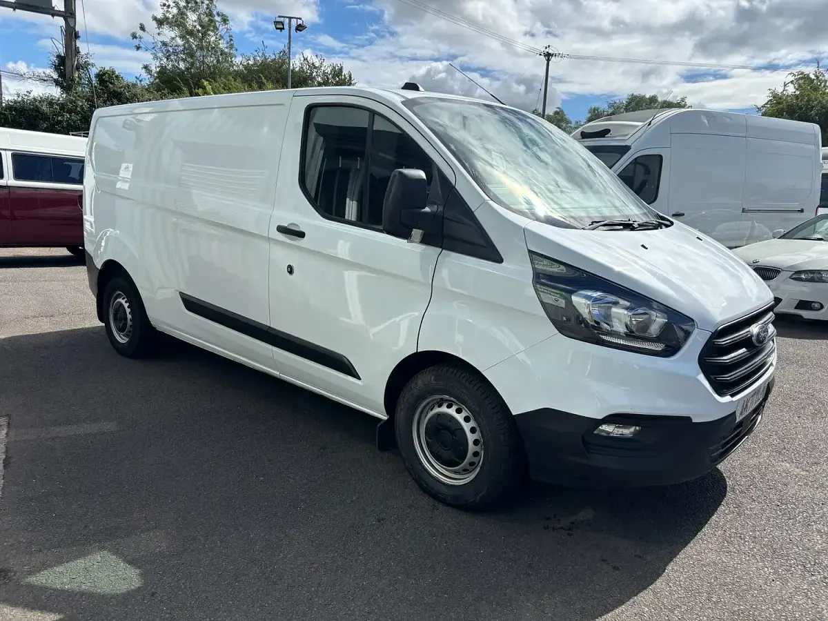 Used Ford Transit Custom 105 HP (77 kW) 2022 White Van