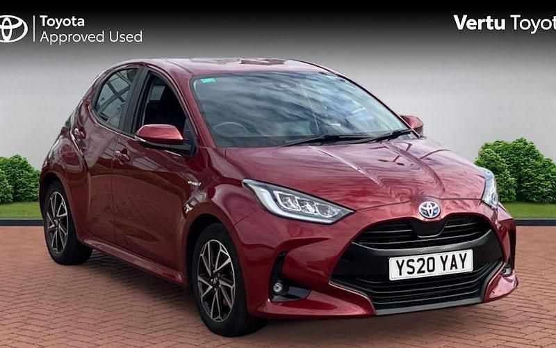 Used 2025 Toyota Yaris Hybrid Design Hatchback | £14,409 (Super price) - Image 1/4