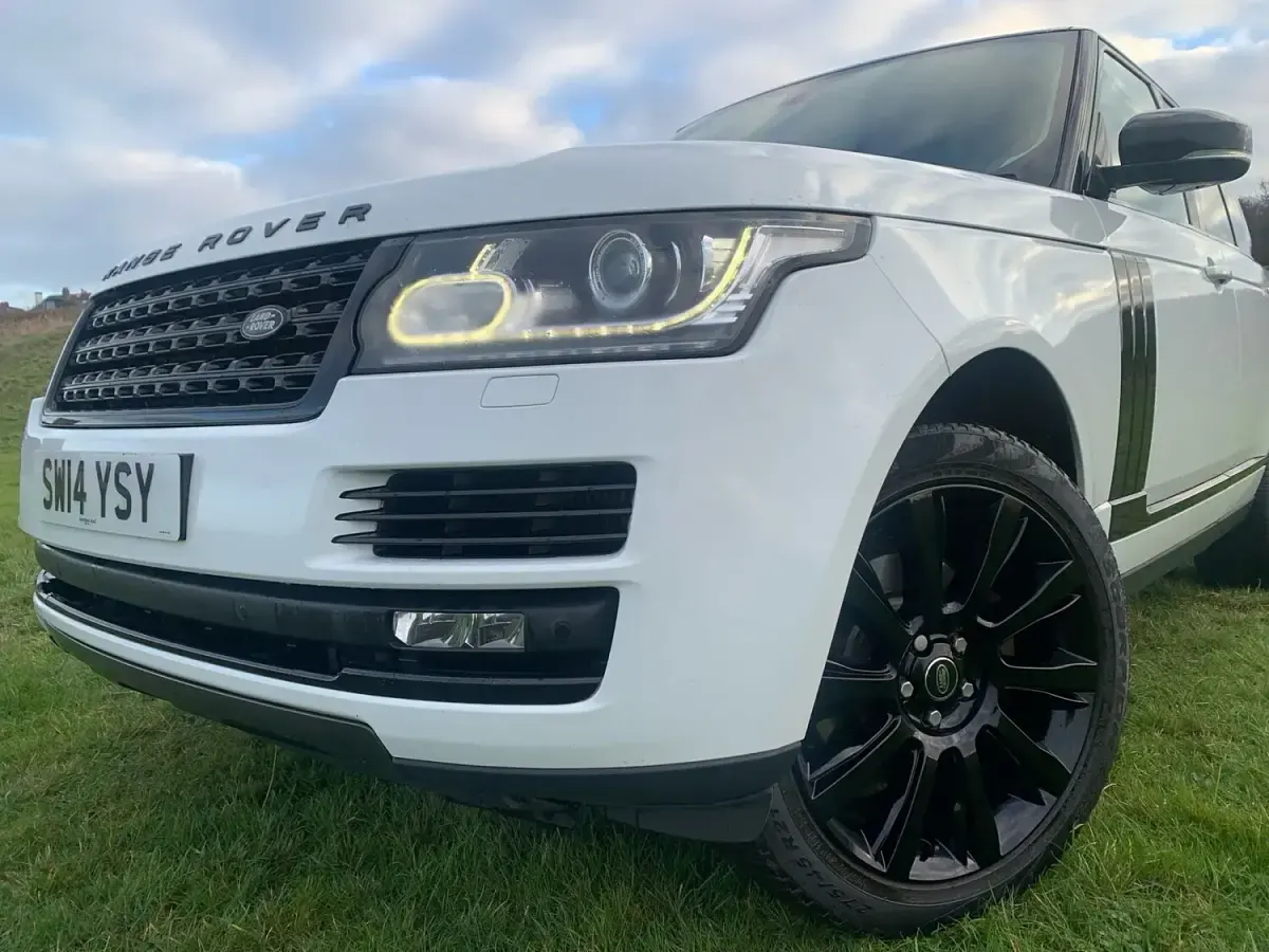 Used Land Rover Range Rover Vogue 258 HP (189 kW) 2014 White SUV