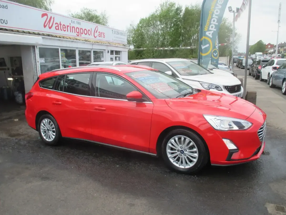 Usado Ford Focus Titanium 125 HP (91 kW) 2018 Vermelho Carrinha