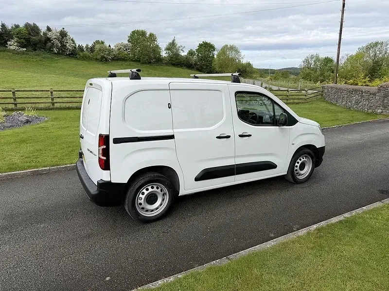 Used Toyota Proace Active 100 HP (73 kW) 2023 White MPV