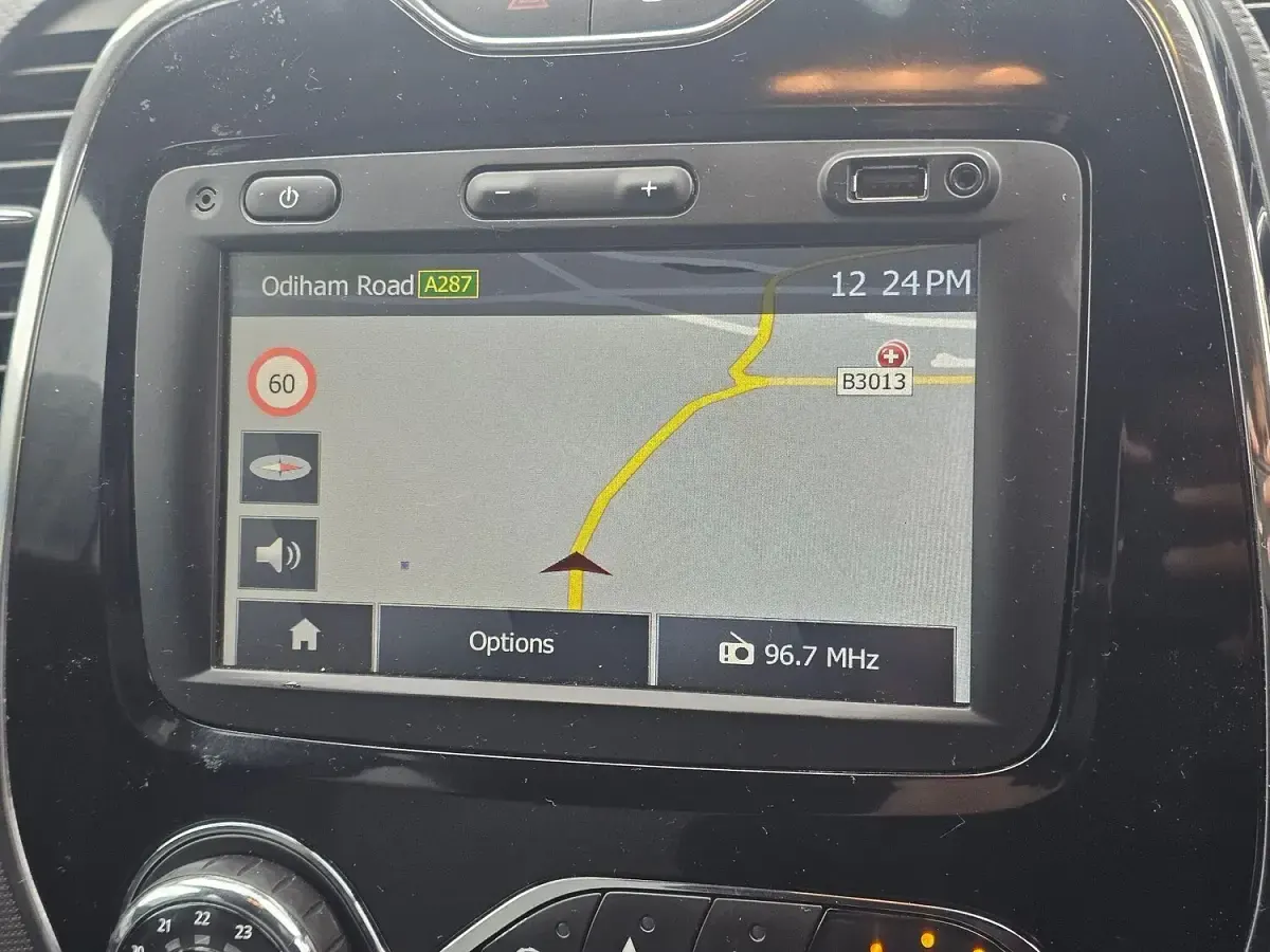 Used Renault Captur Dynamique 90 HP (66 kW) 2013 Cream/black SUV