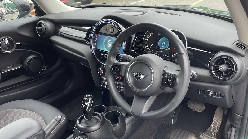 Usado Mini Cooper Classic 134 HP (98 kW) 2022 Verde Citadino