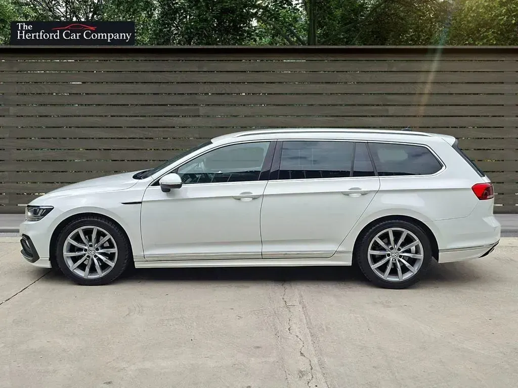 Used VW Passat R-line 190 HP (139 kW) 2020 White Estate