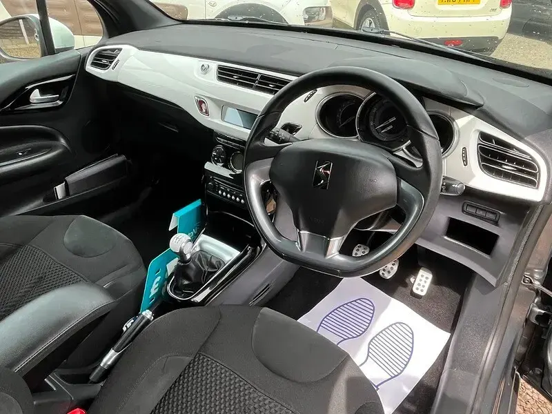Used Citroën DS3 PureTech 110 HP (80 kW) 2015 Grey Hatchback