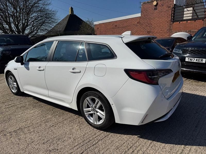 Used Toyota Corolla 122 HP (89 kW) 2020 White Estate