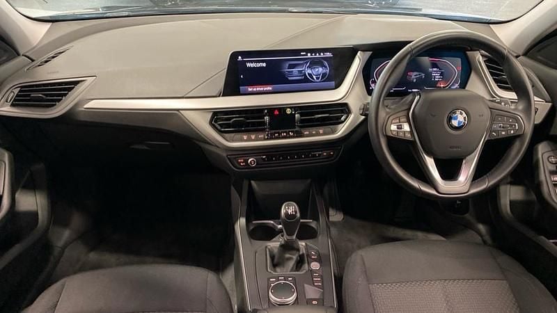 Used BMW 118 Sport Line 134 HP (98 kW) 2022 Black Hatchback