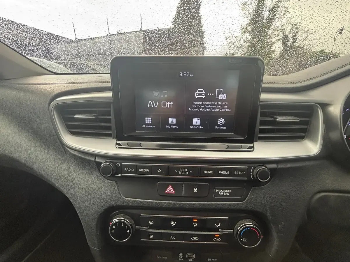 Used Kia Ceed 136 HP (100 kW) 2019 White Hatchback